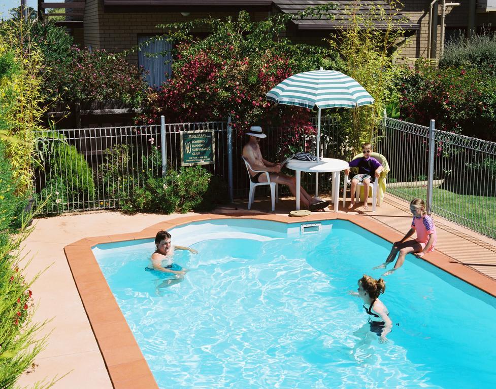 Sandpiper Holiday Apartments Лейкс-Ентранс Екстер'єр фото