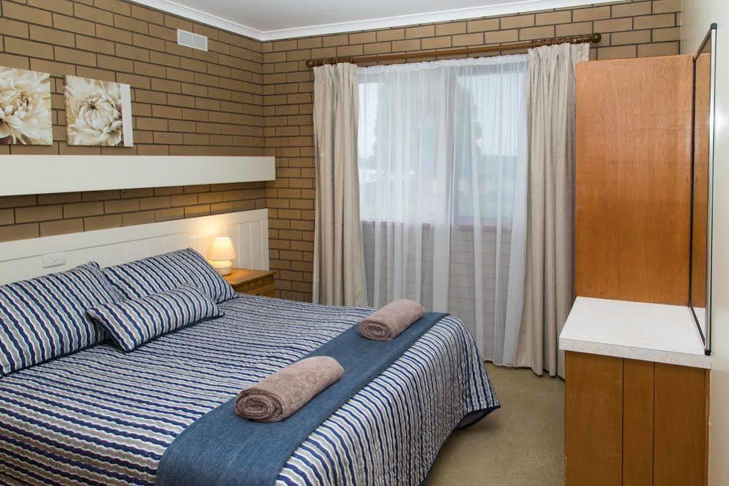 Sandpiper Holiday Apartments Лейкс-Ентранс Екстер'єр фото