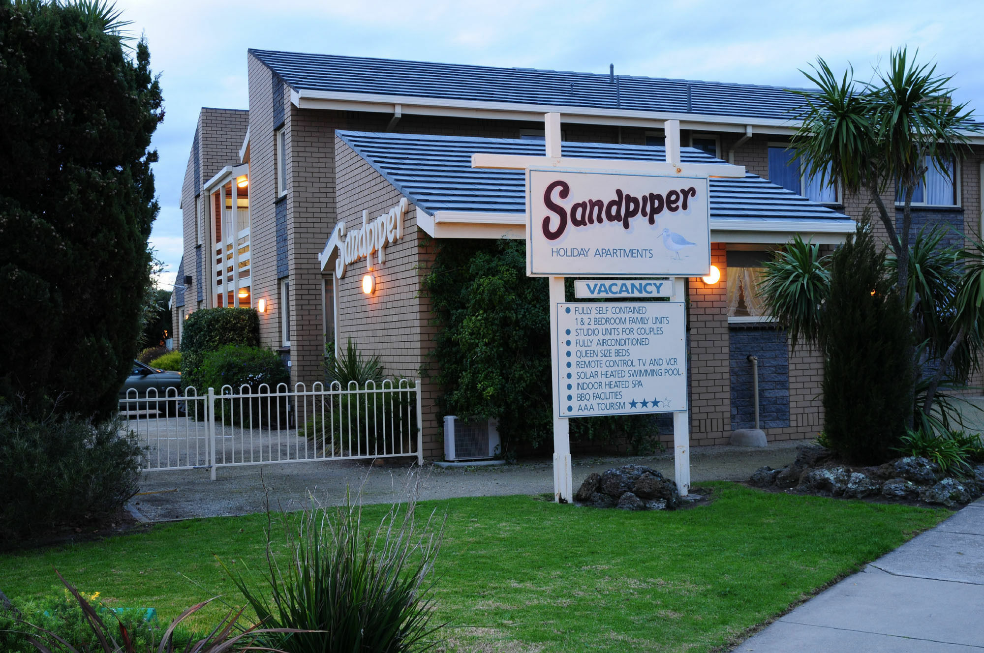 Sandpiper Holiday Apartments Лейкс-Ентранс Екстер'єр фото