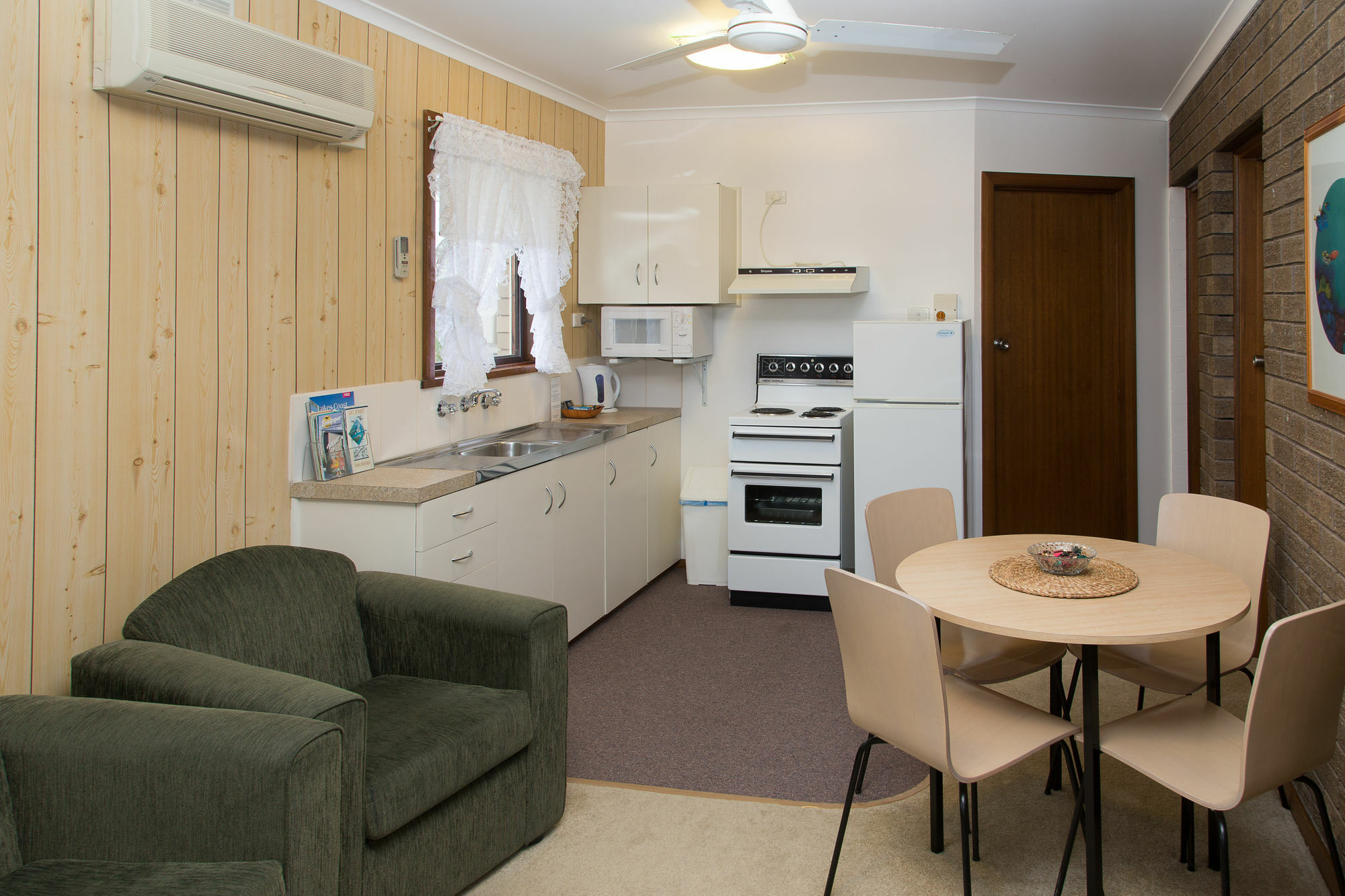 Sandpiper Holiday Apartments Лейкс-Ентранс Екстер'єр фото