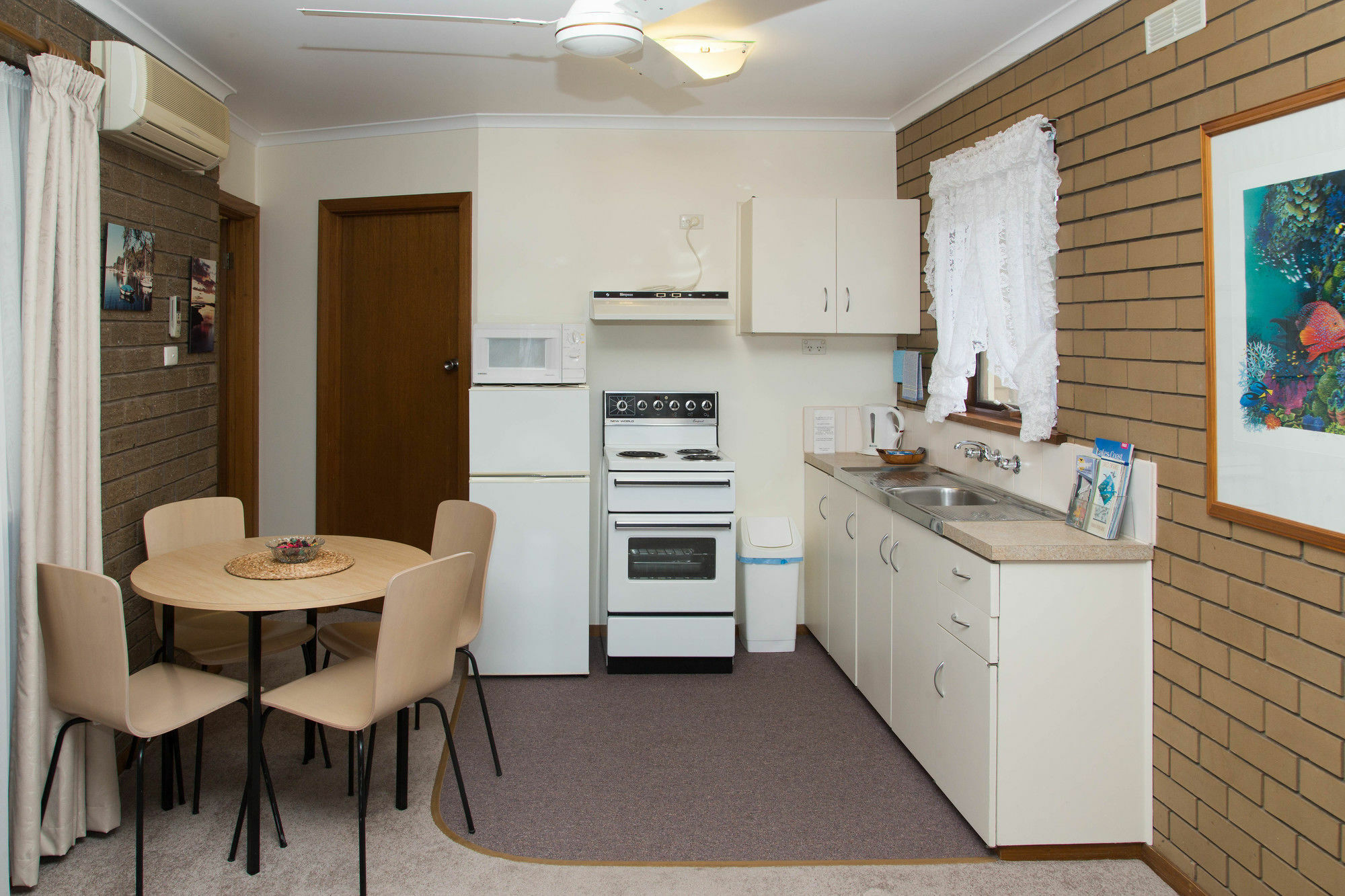 Sandpiper Holiday Apartments Лейкс-Ентранс Екстер'єр фото